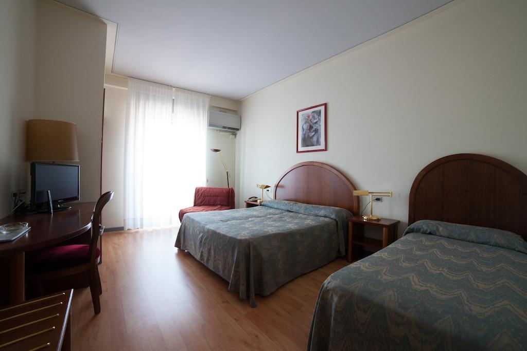 Albergo Miralago Βερμπάνια Δωμάτιο φωτογραφία